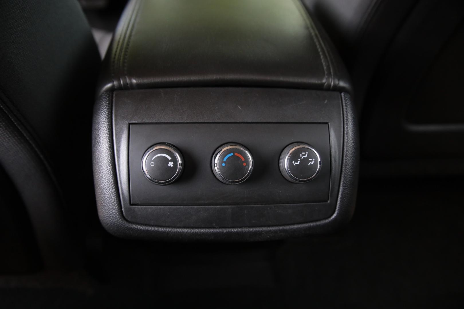 2012 TAN CHEVROLET TRAVERSE LT FWD (1GNKRGED1CJ) with an 3.6L V6 DOHC 24V engine, 6-SPEED AUTOMATIC transmission, located at 420 E. Kingsbury St., Seguin, TX, 78155, (830) 401-0495, 29.581060, -97.961647 - Photo#13